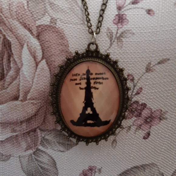 Eiffel Tower Necklace - Picture 2 of 3